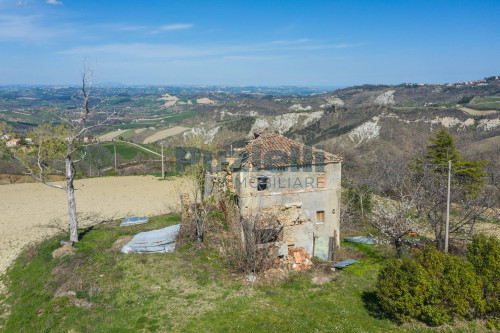 Rustico in vendita a Montefalcone Appennino