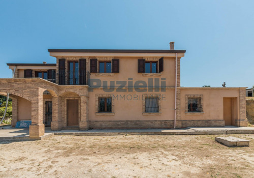 Villa in vendita a Fermo