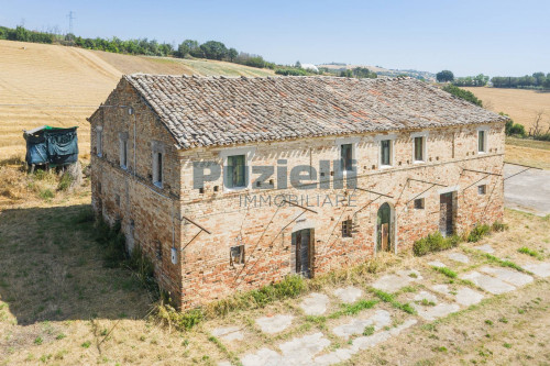 Rustico in vendita a Fermo