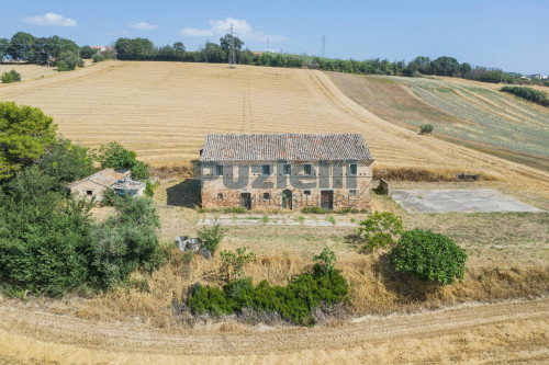 Rustico in vendita a Fermo