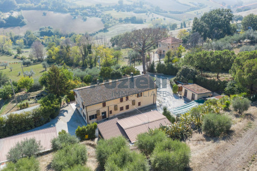 Casale in vendita a Fermo