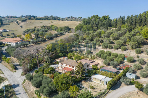 Casale in vendita a Fermo