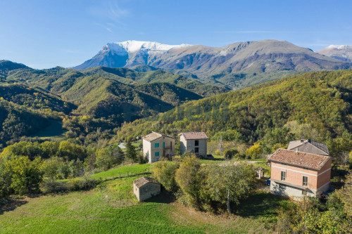 Casa singola in vendita a Montemonaco