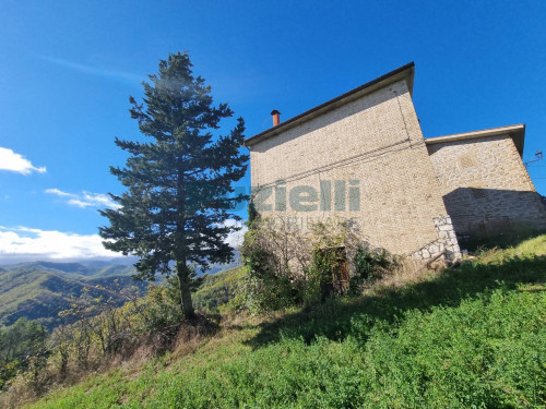 Casa singola in vendita a Montemonaco