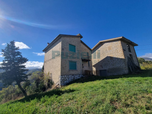 Casa singola in vendita a Montemonaco