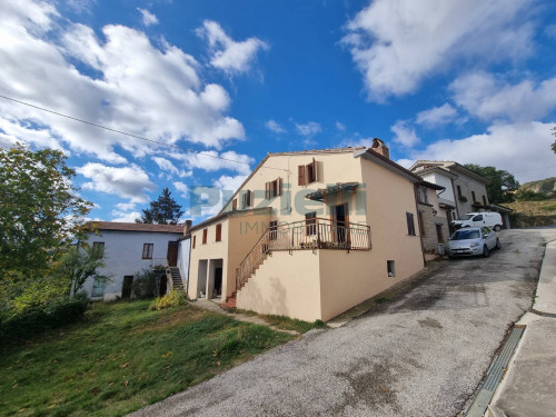 Casa indipendente in vendita a Montefalcone Appennino