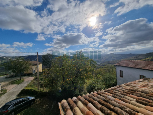 Casa indipendente in vendita a Montefalcone Appennino