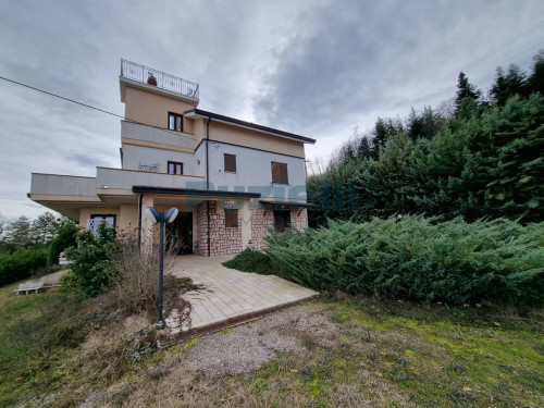 Casa singola in vendita a Montefalcone Appennino