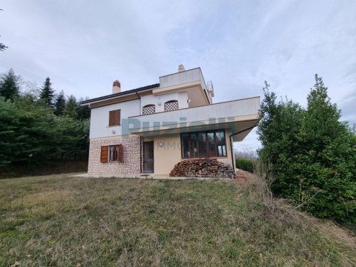 Casa singola in vendita a Montefalcone Appennino