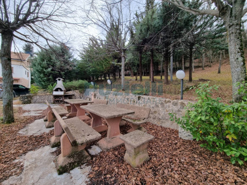 Casa singola in vendita a Montefalcone Appennino