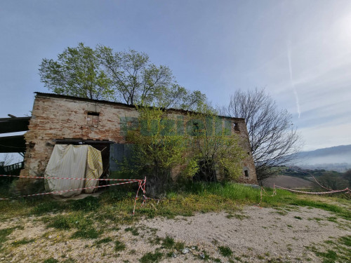 Casale in vendita a Monterubbiano