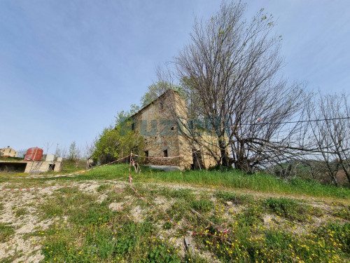 Casale in vendita a Monterubbiano