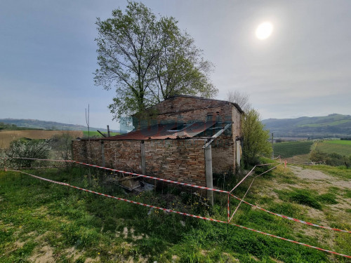 Casale in vendita a Monterubbiano