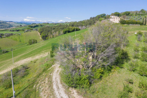 Casale in vendita a Monterubbiano