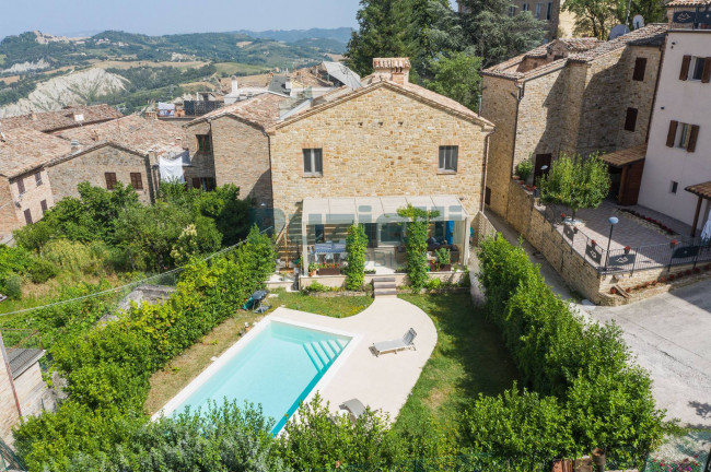 Casale in vendita a Santa Vittoria in Matenano