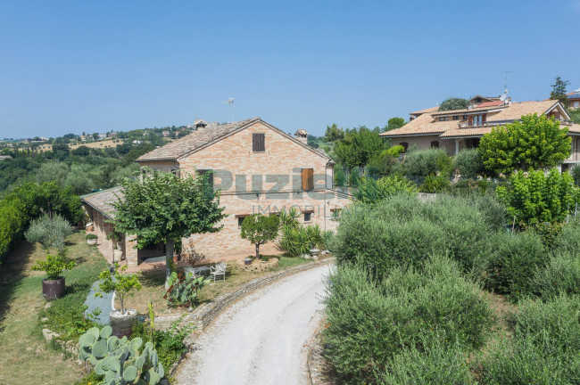 Casale in vendita a Magliano di Tenna