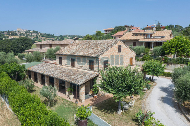 Casale in vendita a Magliano di Tenna