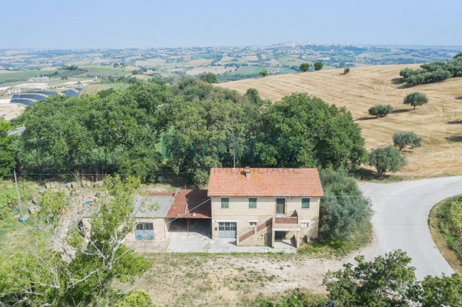 Casale in vendita a Fermo