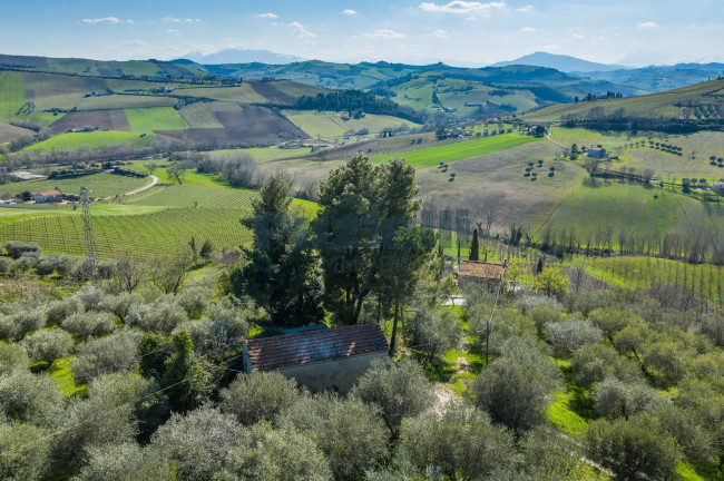 Casale in vendita a Montefiore dell'Aso