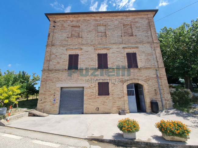 Casale in vendita a Monterubbiano