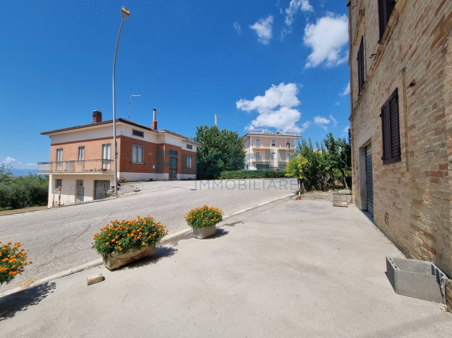 Casale in vendita a Monterubbiano