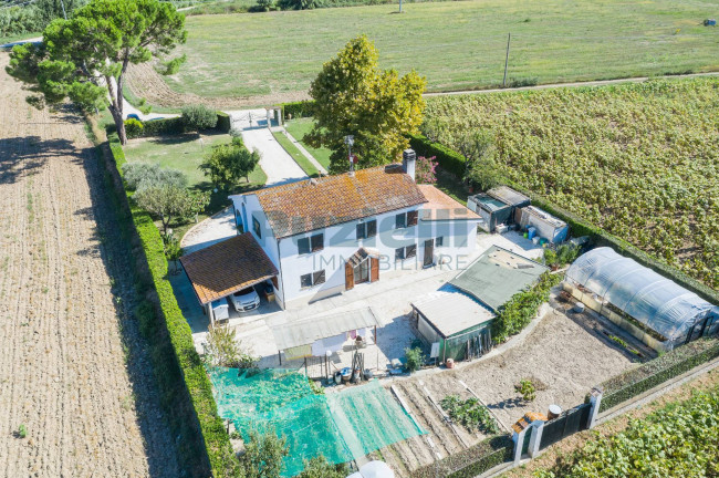 Casale in vendita a Fermo