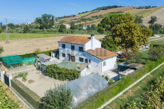 Casale in vendita a Fermo