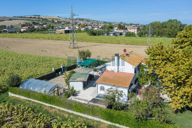 Casale in vendita a Fermo