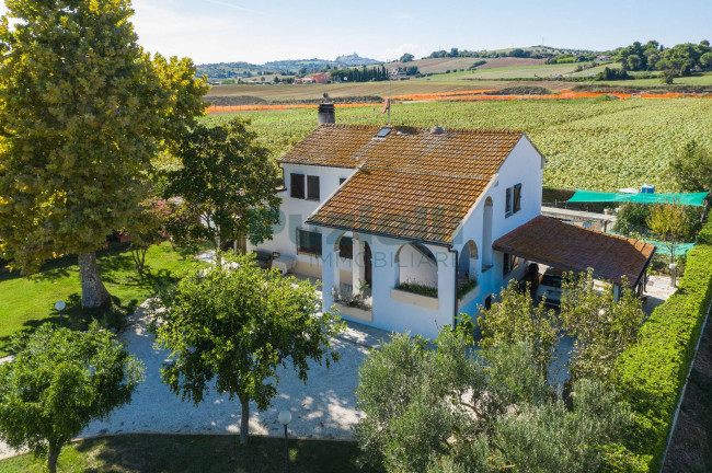 Casale in vendita a Fermo