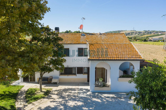 Casale in vendita a Fermo