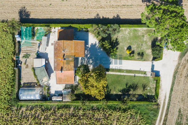 Casale in vendita a Fermo