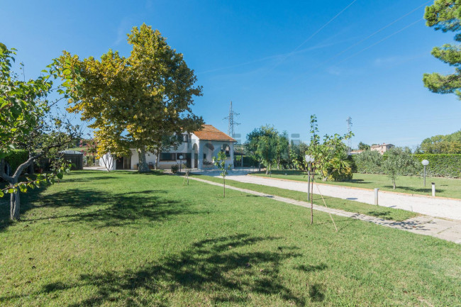 Casale in vendita a Fermo