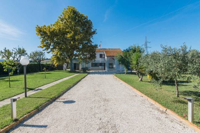 Casale in vendita a Fermo