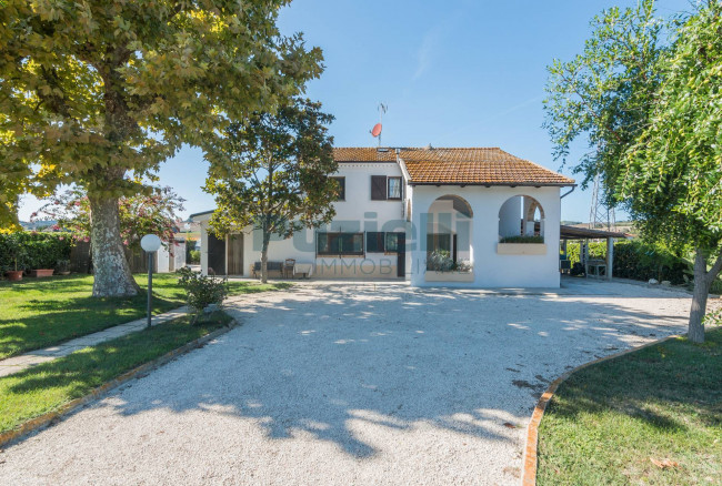 Casale in vendita a Fermo