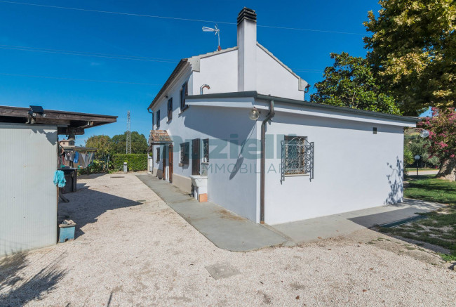 Casale in vendita a Fermo