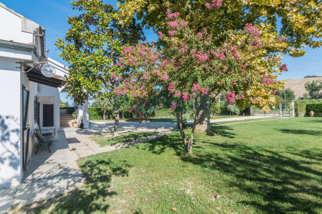 Casale in vendita a Fermo