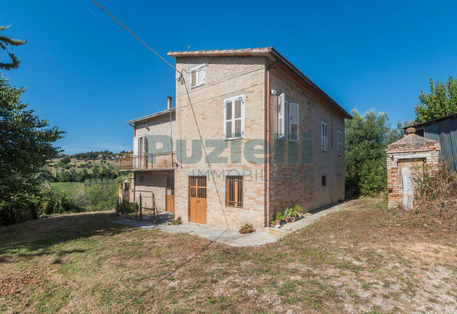  for sale in Magliano di Tenna