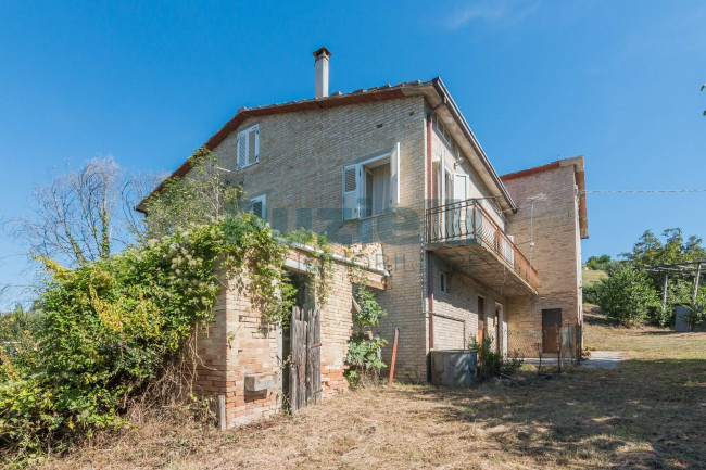 Casale in vendita a Magliano di Tenna