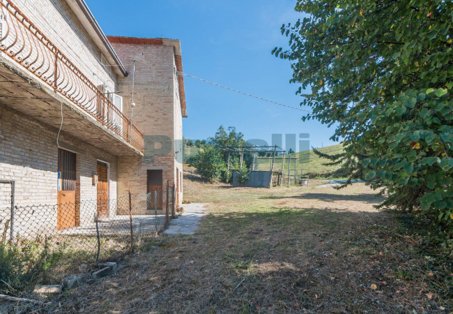  for sale in Magliano di Tenna