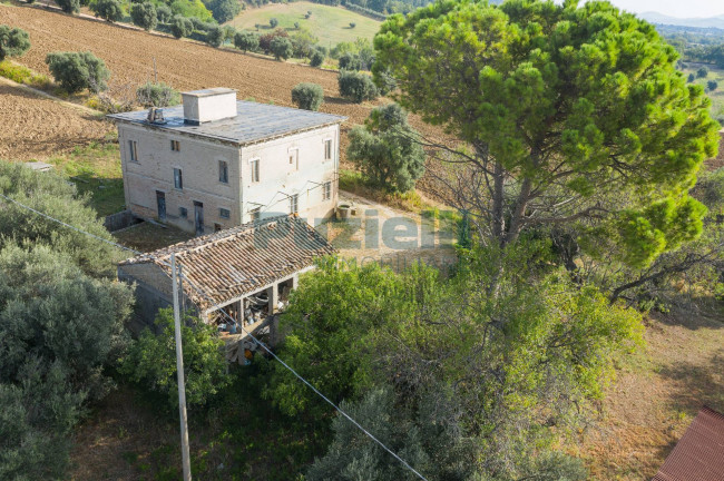 Casale in vendita a Montegiorgio