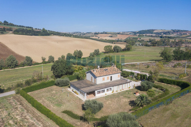 Casale in vendita a Fermo