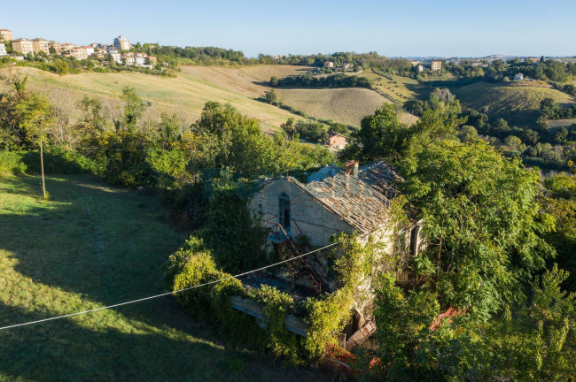 Casale in vendita a Montegiorgio