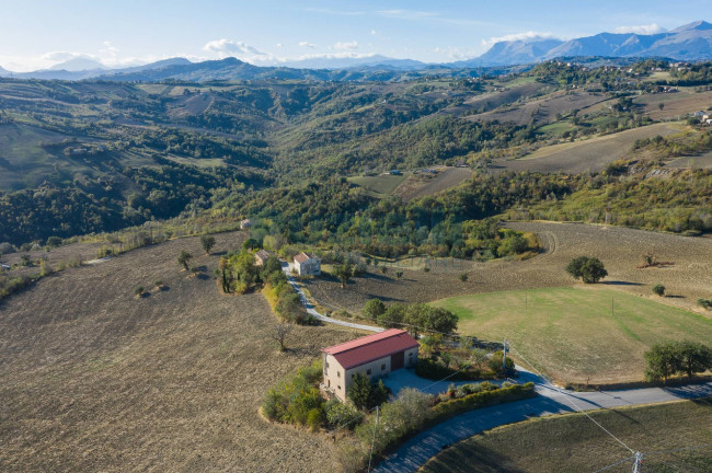 Casa singola in vendita a Sant'Angelo in Pontano