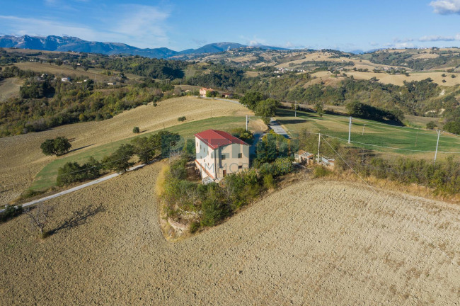 Casa singola in vendita a Sant'Angelo in Pontano