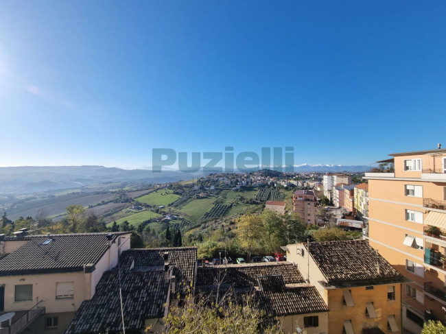 Locale commerciale in vendita a Fermo