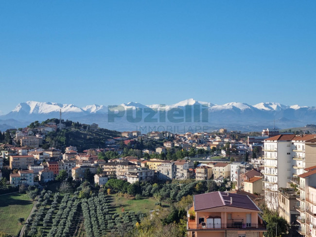 Locale commerciale in vendita a Fermo