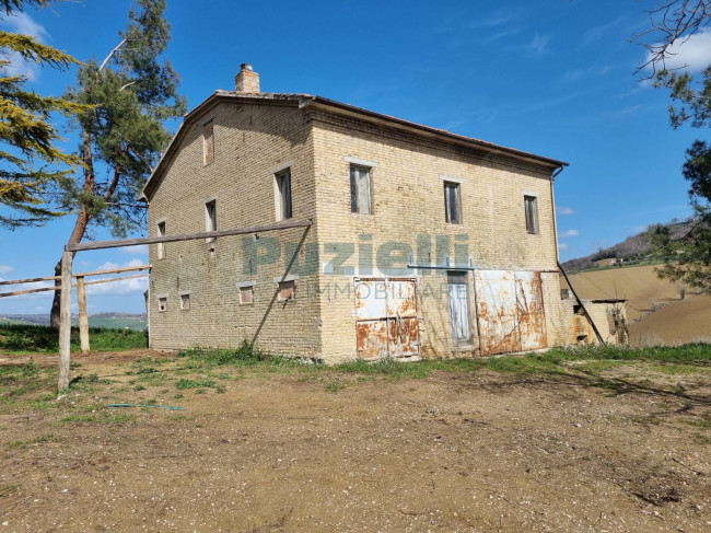 Casale in vendita a Santa Vittoria in Matenano