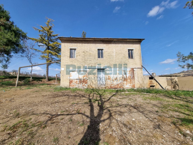  for sale in Santa Vittoria in Matenano