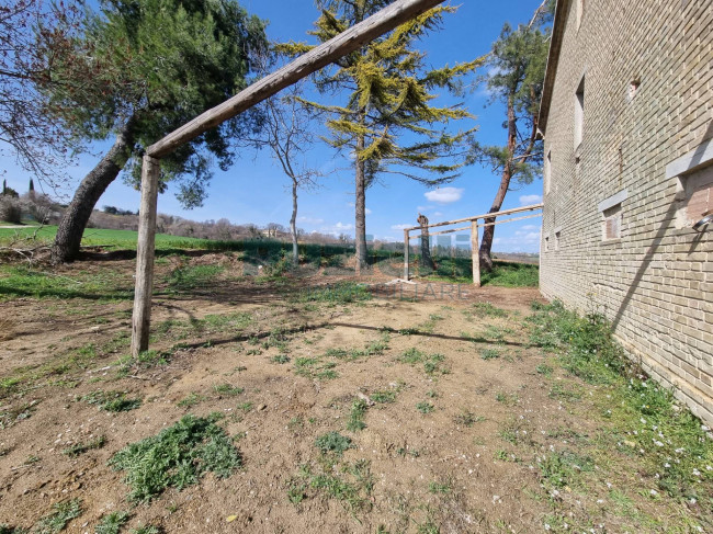  for sale in Santa Vittoria in Matenano