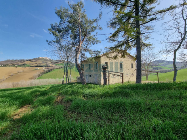 Casale in vendita a Santa Vittoria in Matenano